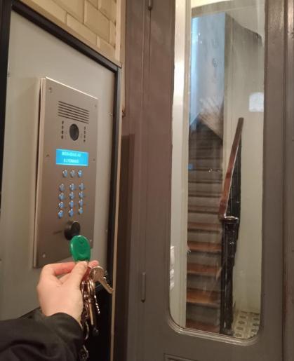 Petite Maison Avec Cour Dans Les Beaux Quartiers-Vous Faites Le Menage- Very Good Prices For T-H-E Location But You Have To Clea-N Th-E Flat Apartment Париж Екстериор снимка