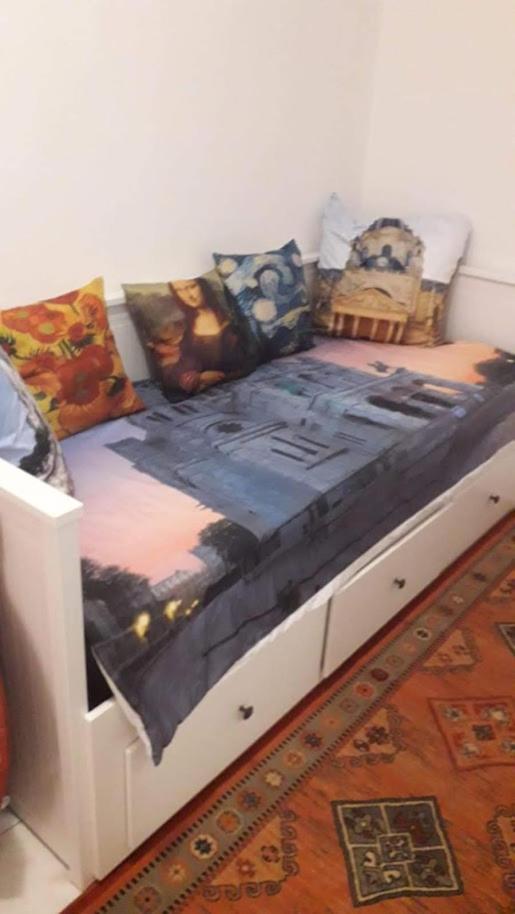 Petite Maison Avec Cour Dans Les Beaux Quartiers-Vous Faites Le Menage- Very Good Prices For T-H-E Location But You Have To Clea-N Th-E Flat Apartment Париж Екстериор снимка